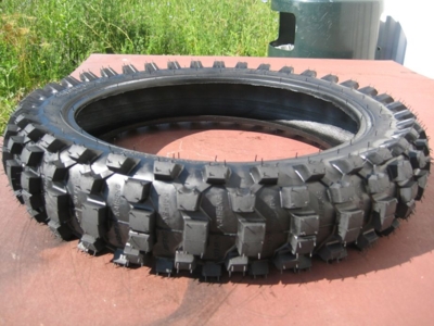 14" bagdæk til 150-250 ccm dirtbike. Størrelse: 90/100 - 14"